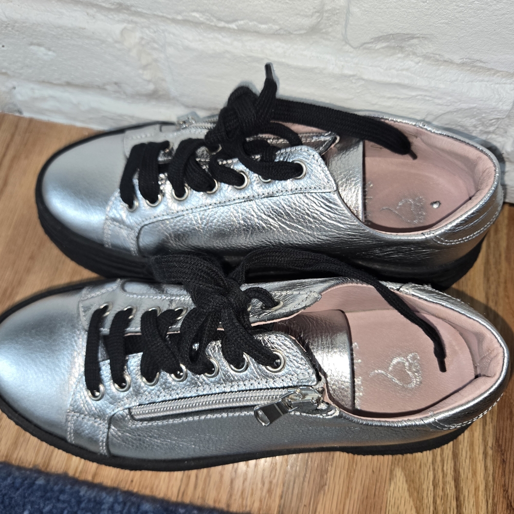 Sole Bliss Silver Wide Women's Sprint Shoes great for bunions